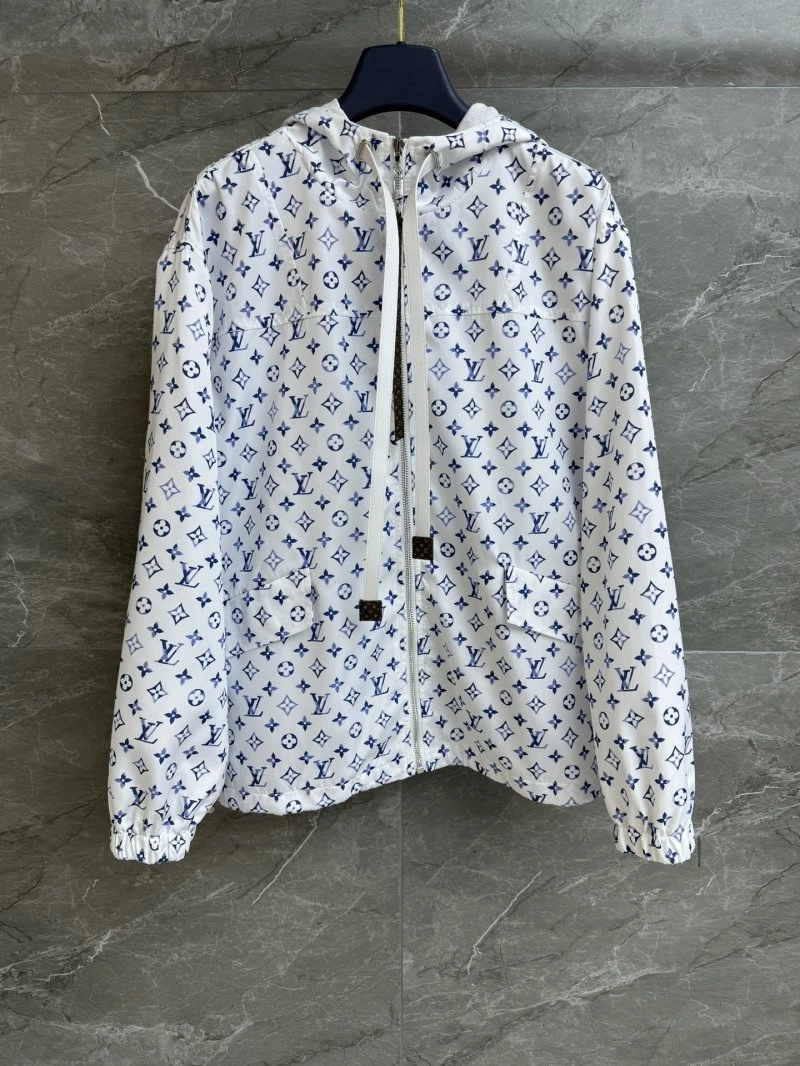 MultiPurpose Louis Vuitton Outwear 131236