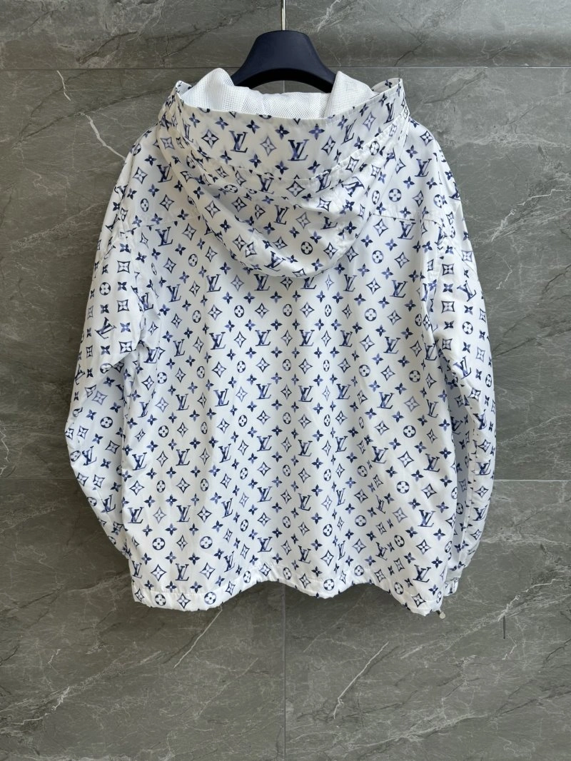 MultiPurpose Louis Vuitton Outwear 131236