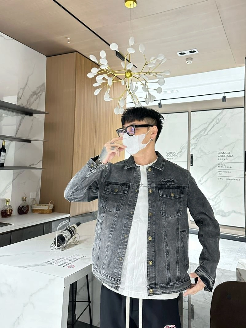 Louis Vuitton Outwear EyeCatching 133939