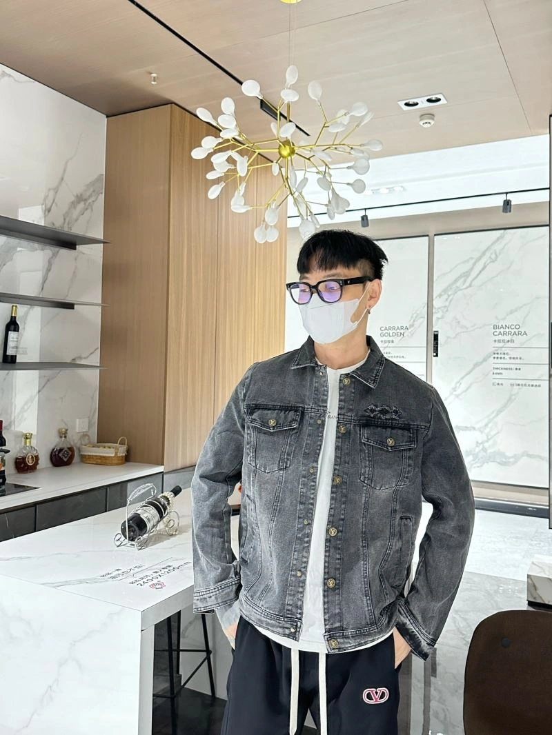 Louis Vuitton Outwear EyeCatching 133939