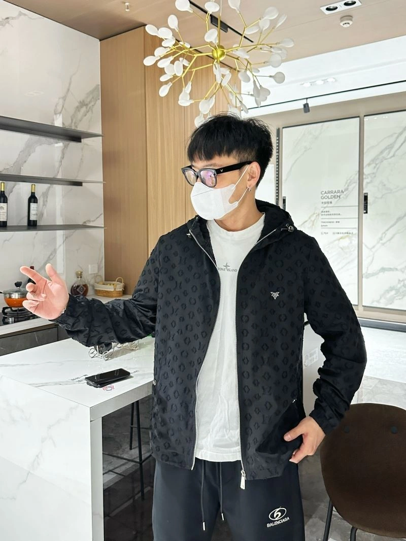Fashionable Louis Vuitton Outwear 133940