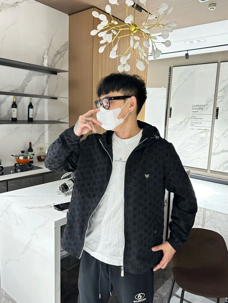 Fashionable Louis Vuitton Outwear 133940