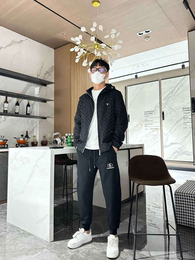 Fashionable Louis Vuitton Outwear 133940