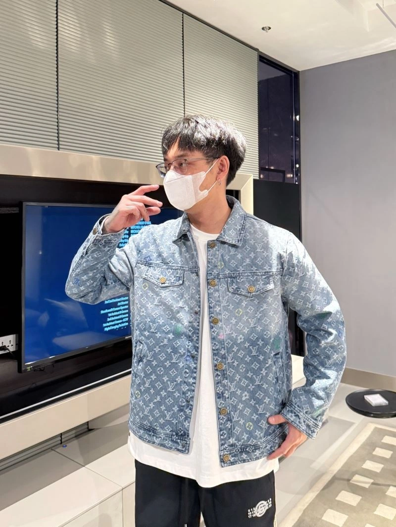 Snug Louis Vuitton Outwear 133929