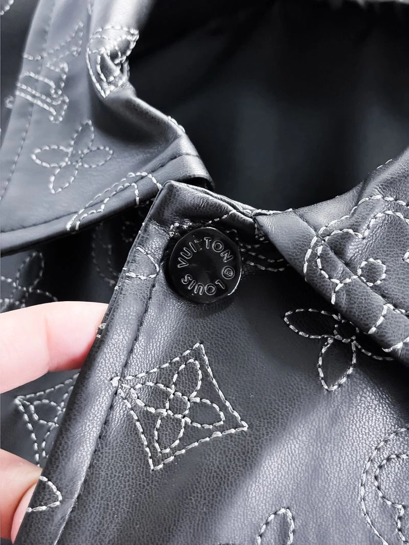 Refined Louis Vuitton Outwear 133922