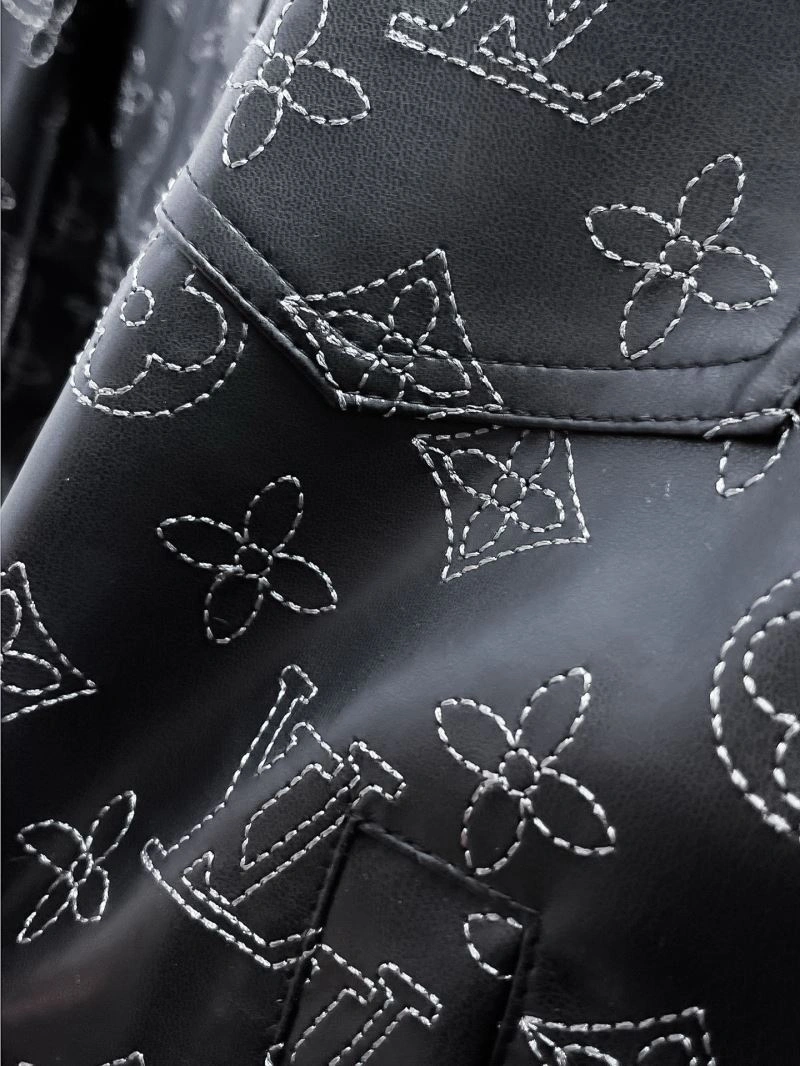 Refined Louis Vuitton Outwear 133922