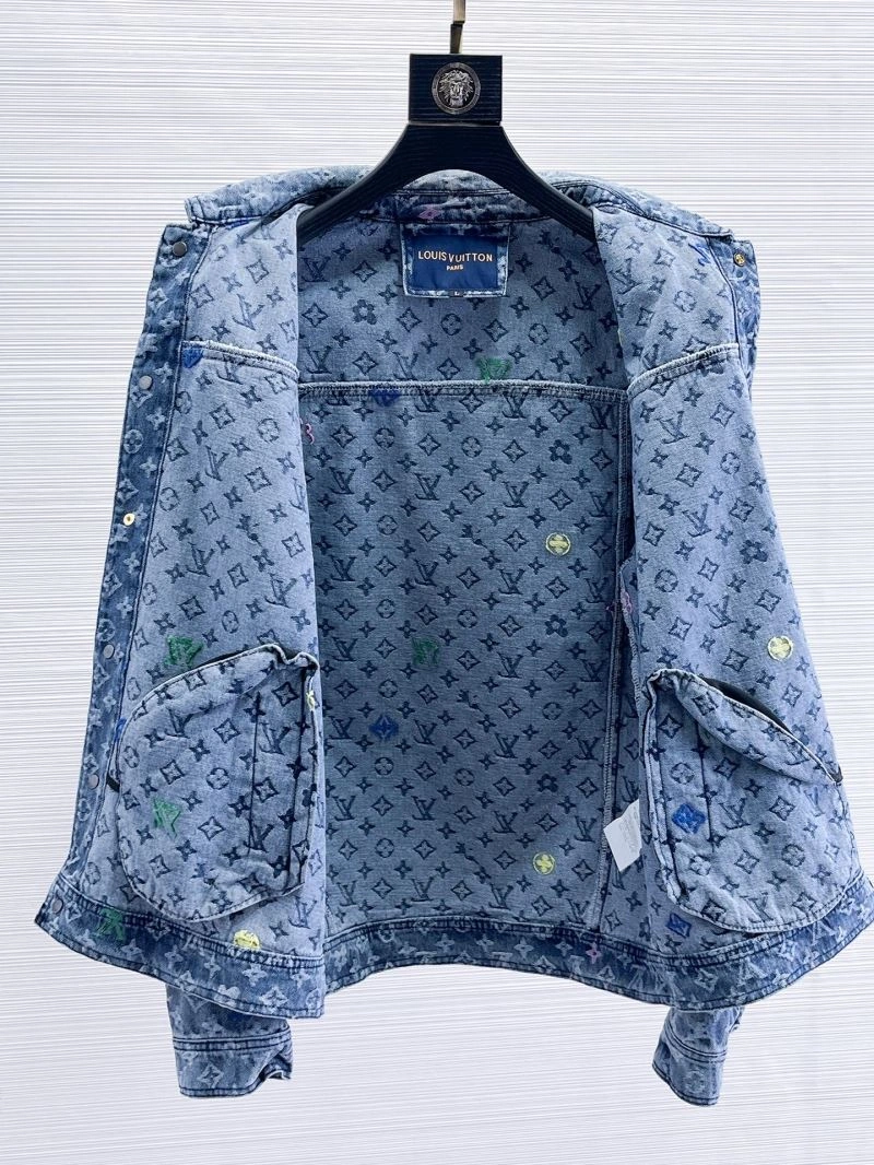Minimalist Louis Vuitton Outwear 133912