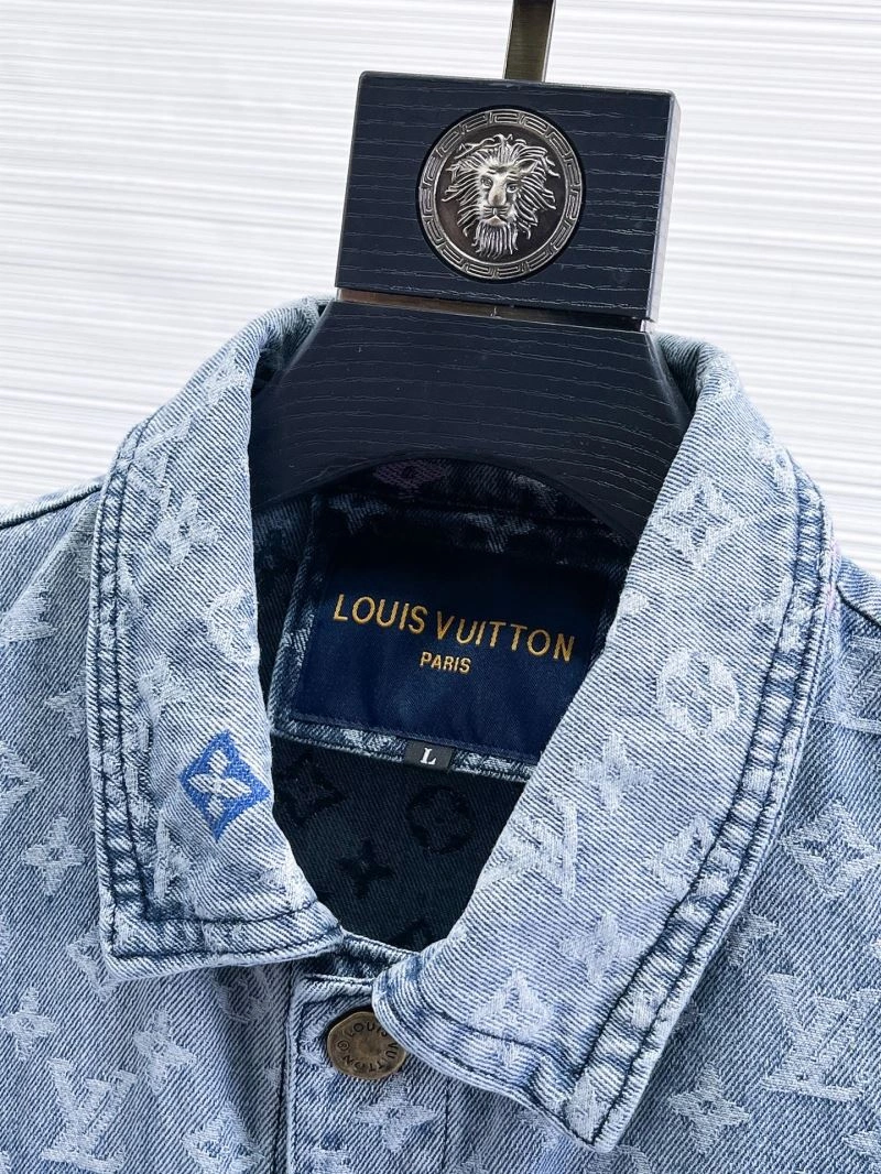 Minimalist Louis Vuitton Outwear 133912