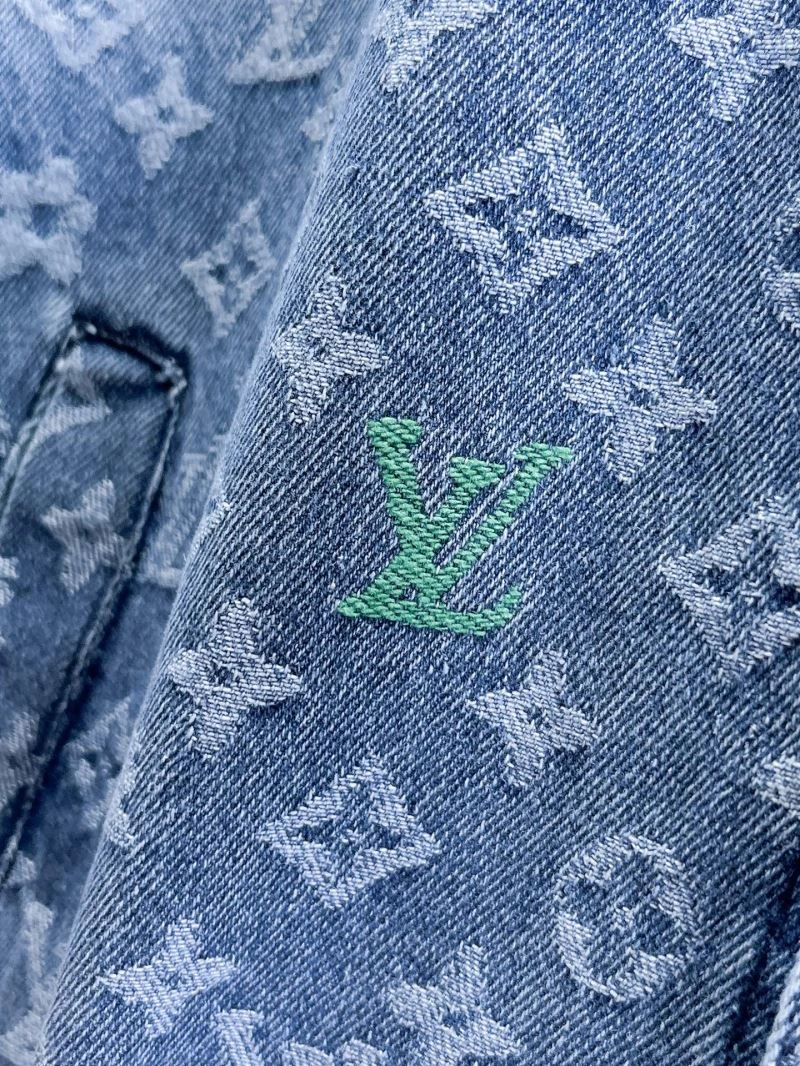 Minimalist Louis Vuitton Outwear 133912