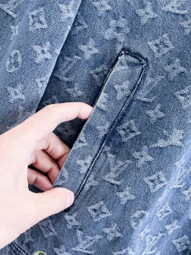 Minimalist Louis Vuitton Outwear 133912