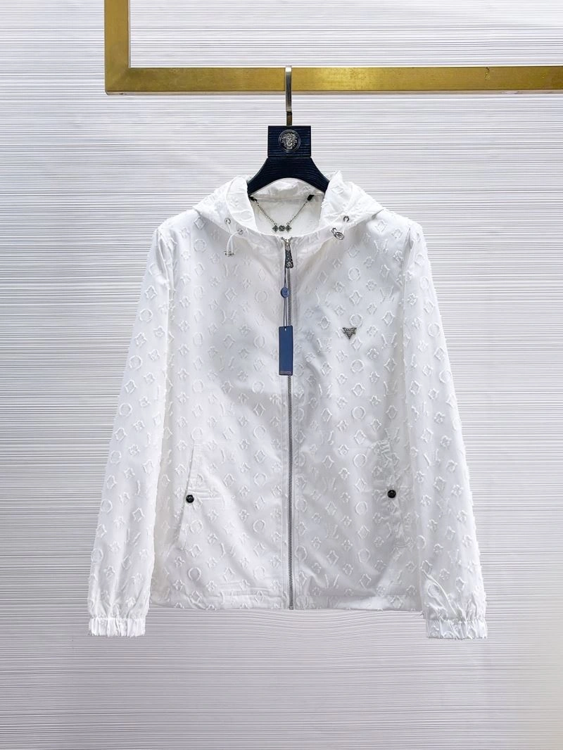 Sporty Louis Vuitton Outwear 133897