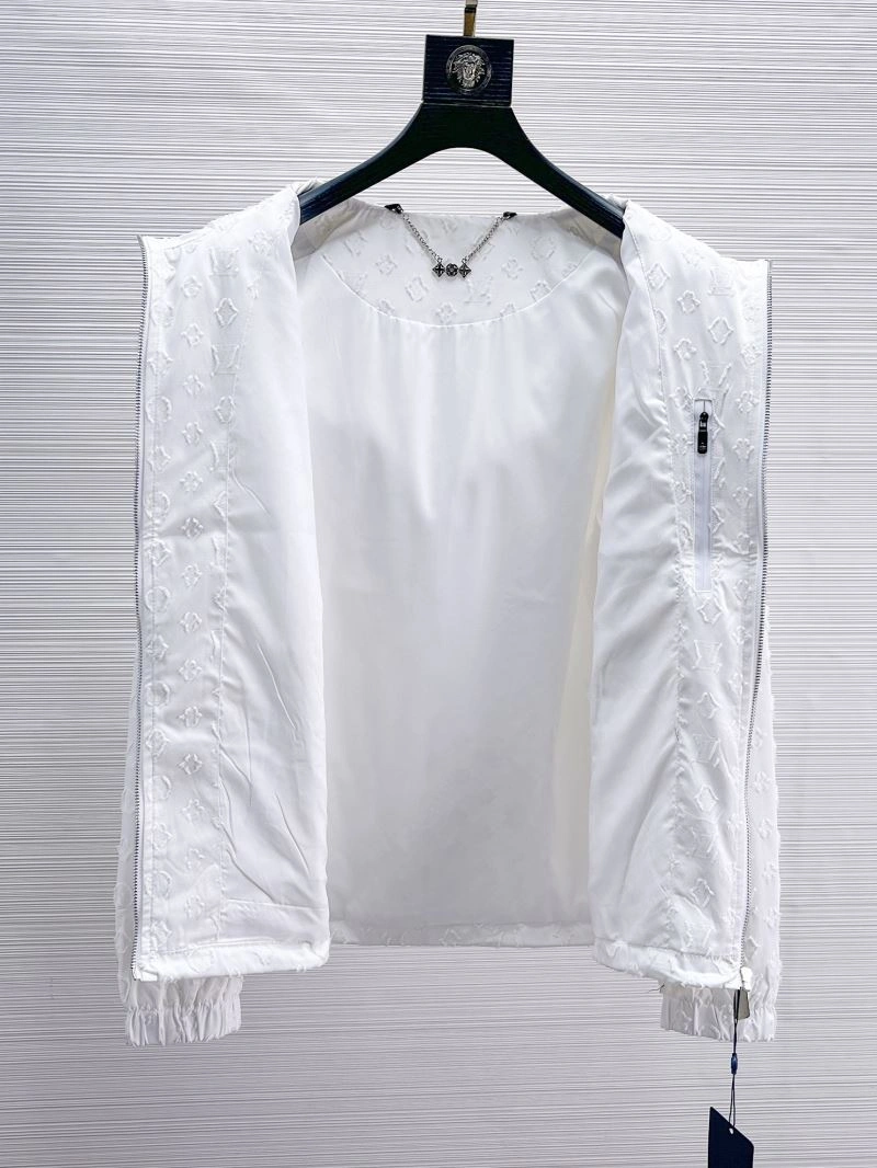 Sporty Louis Vuitton Outwear 133897