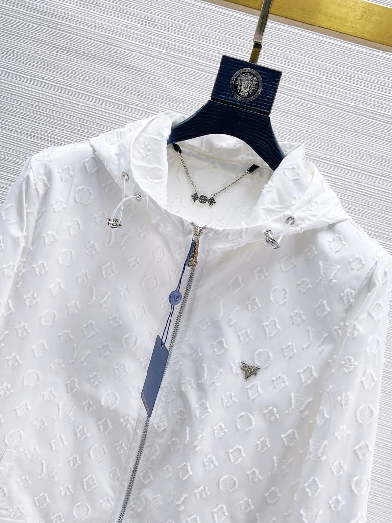 Sporty Louis Vuitton Outwear 133897