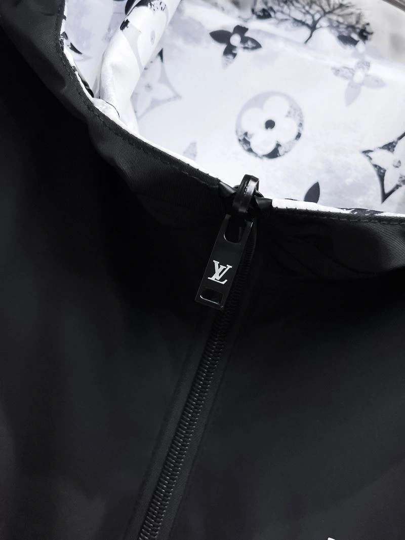 Compact Louis Vuitton Outwear 133909