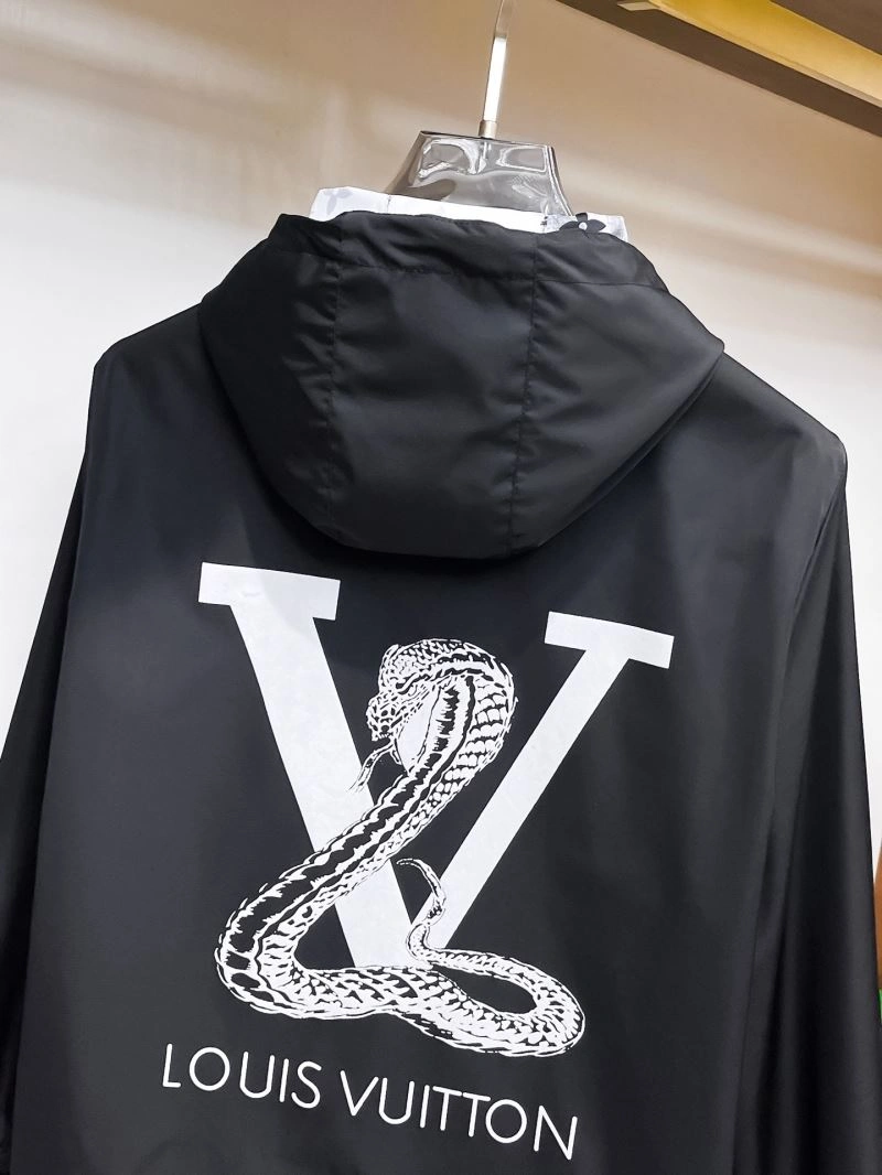 Compact Louis Vuitton Outwear 133909