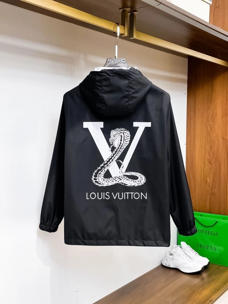 Compact Louis Vuitton Outwear 133909