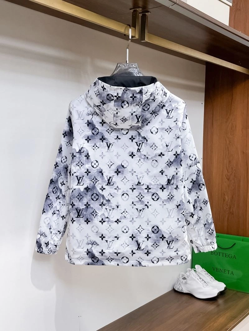 Compact Louis Vuitton Outwear 133909