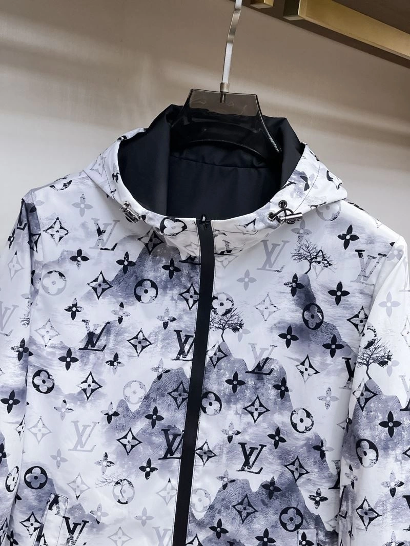 Compact Louis Vuitton Outwear 133909