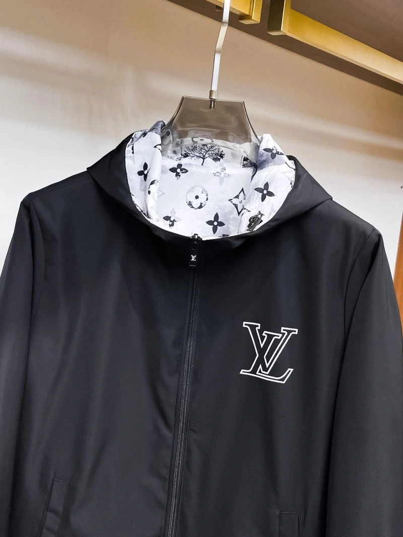 Compact Louis Vuitton Outwear 133909