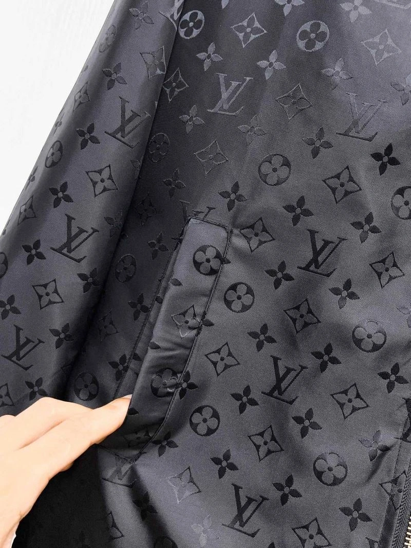 Louis Vuitton Outwear MultiPurpose 133910