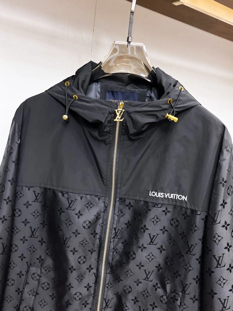 Louis Vuitton Outwear MultiPurpose 133910