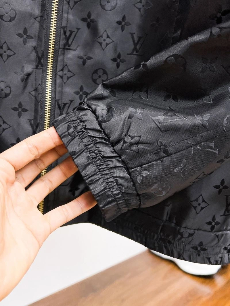 Louis Vuitton Outwear MultiPurpose 133910
