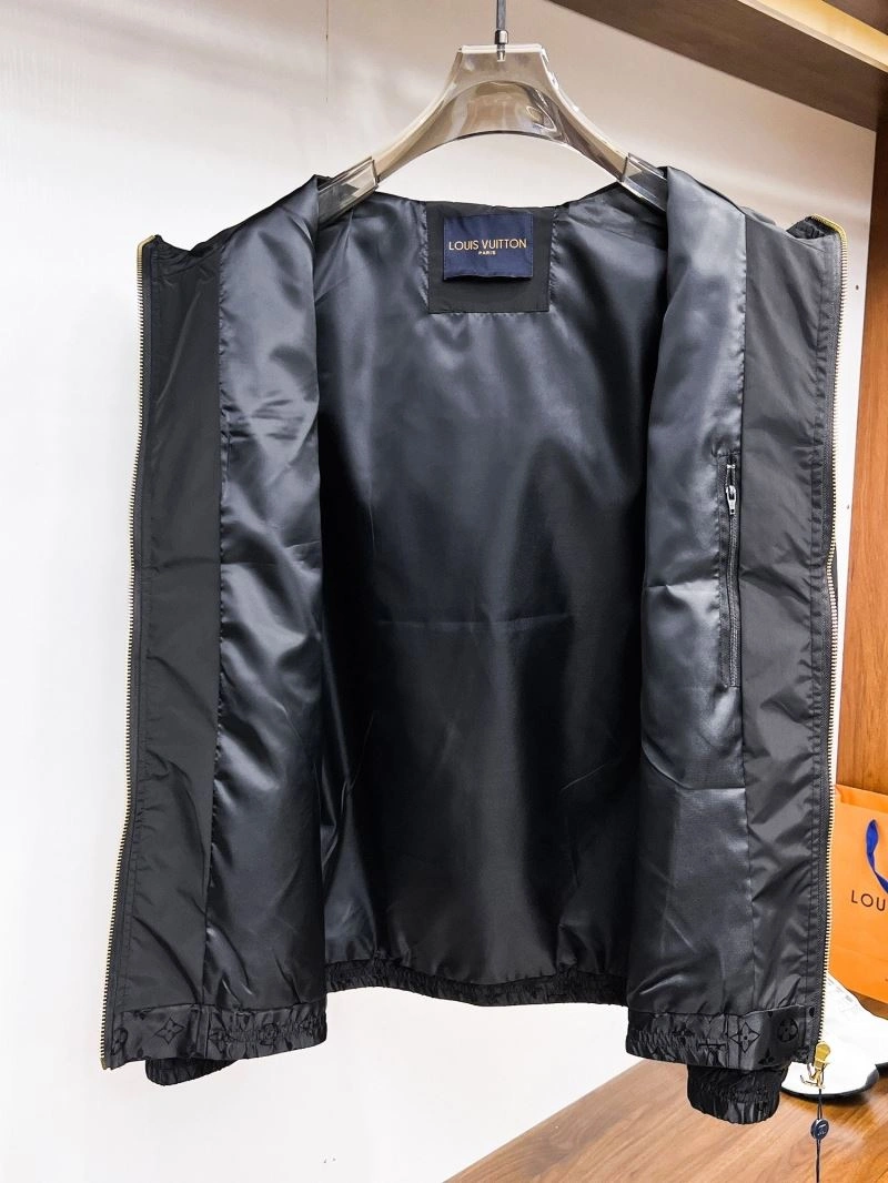 Louis Vuitton Outwear MultiPurpose 133910