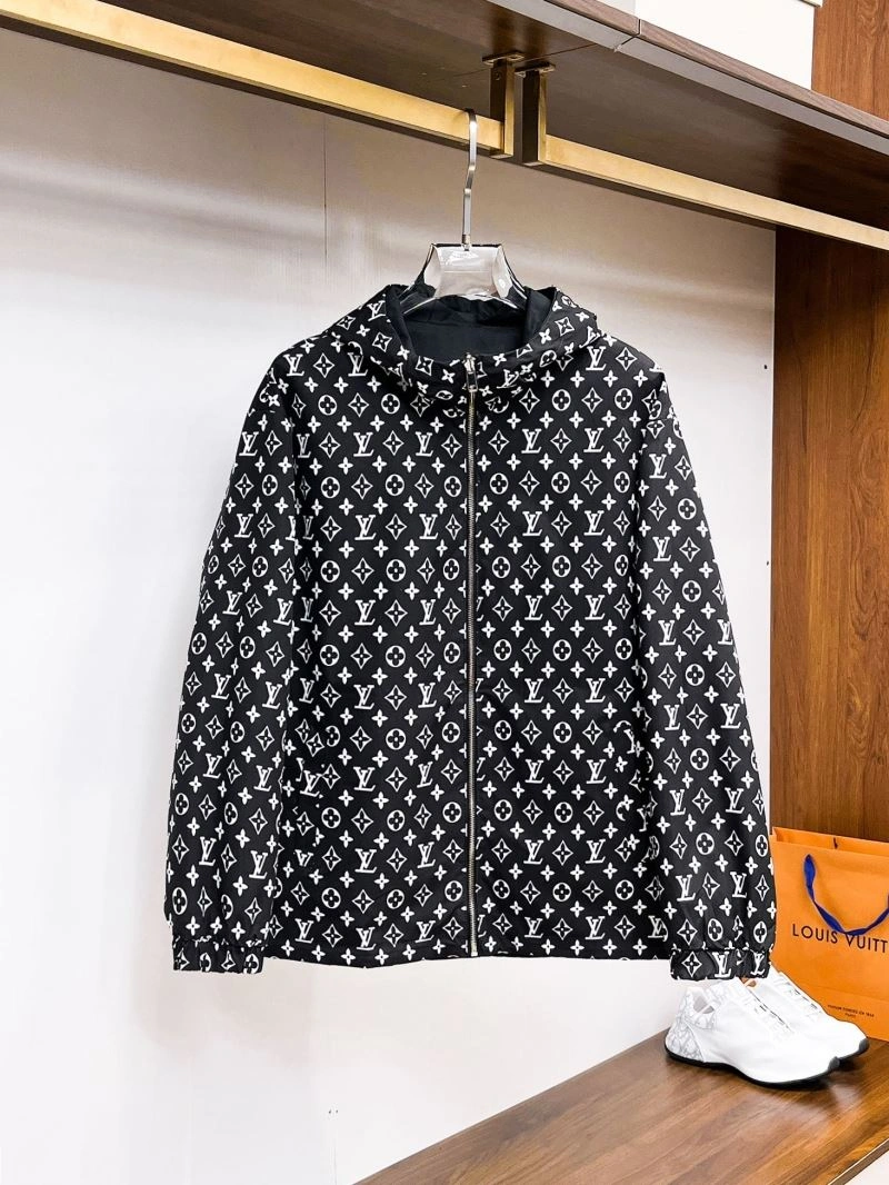Flexible Louis Vuitton Outwear 133898