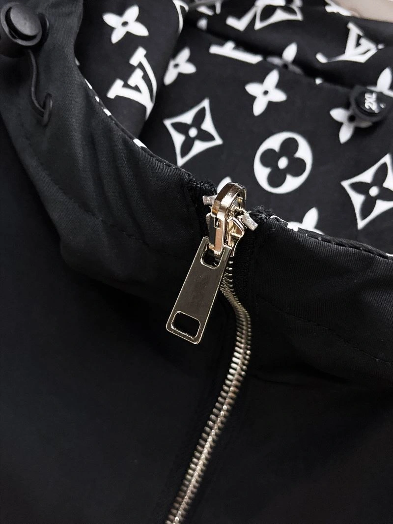 Flexible Louis Vuitton Outwear 133898