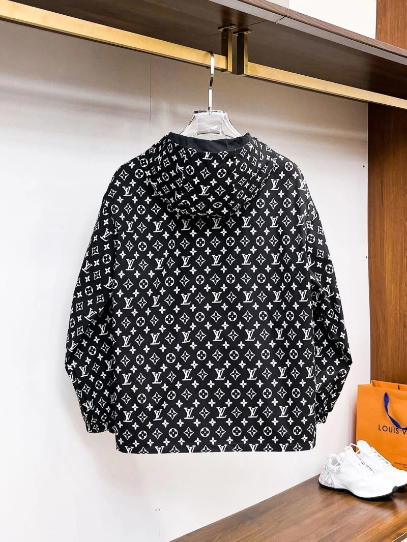 Flexible Louis Vuitton Outwear 133898