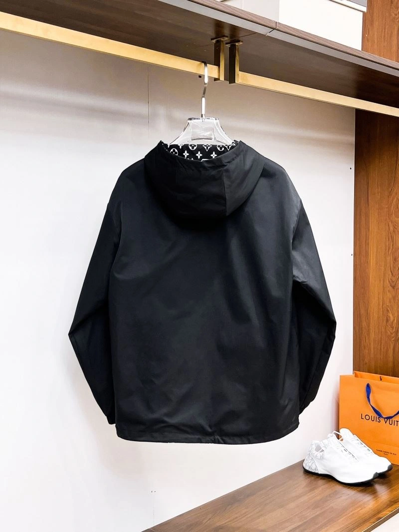 Flexible Louis Vuitton Outwear 133898