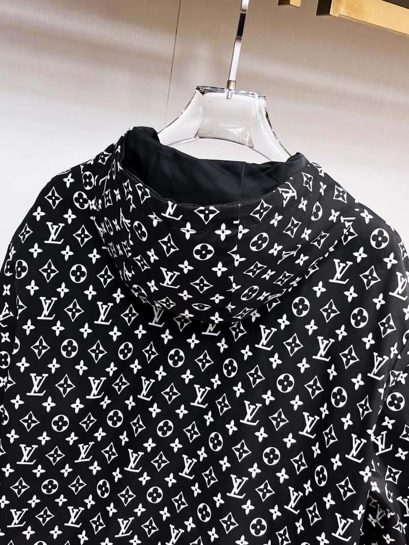 Flexible Louis Vuitton Outwear 133898