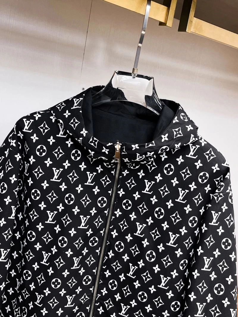 Flexible Louis Vuitton Outwear 133898