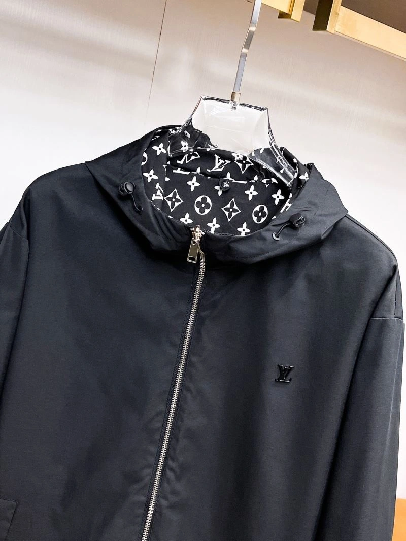 Flexible Louis Vuitton Outwear 133898