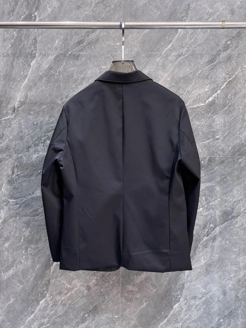 Functional Louis Vuitton Outwear 133876