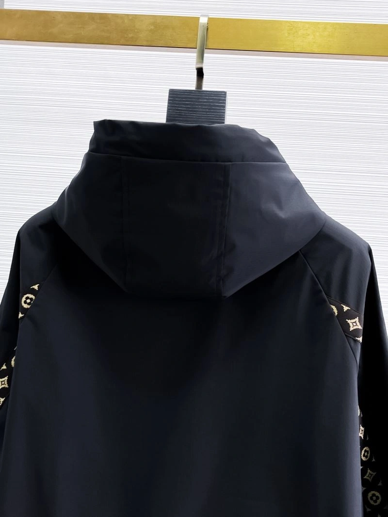 Packable Louis Vuitton Outwear 133853