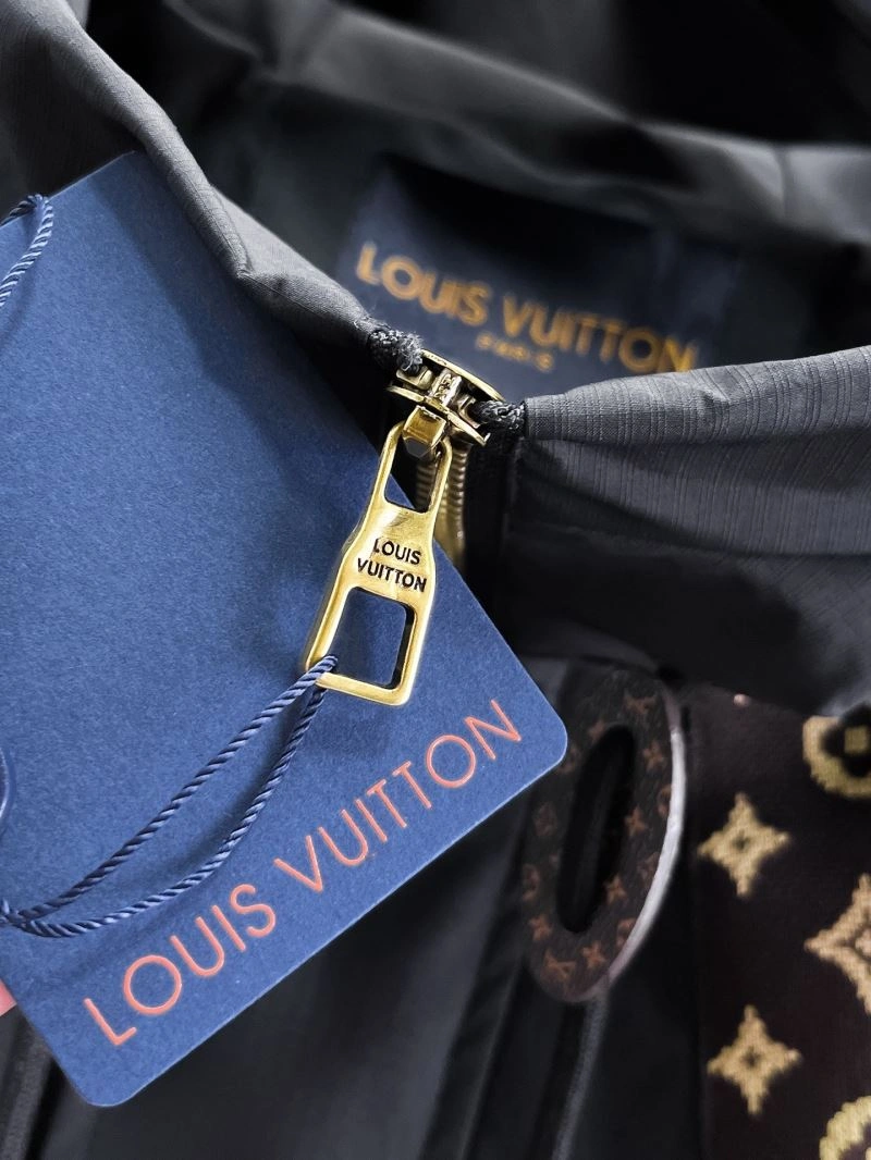 Packable Louis Vuitton Outwear 133853