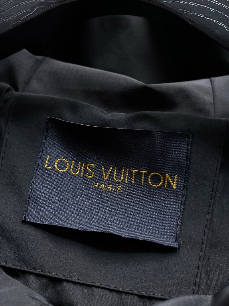 Packable Louis Vuitton Outwear 133853