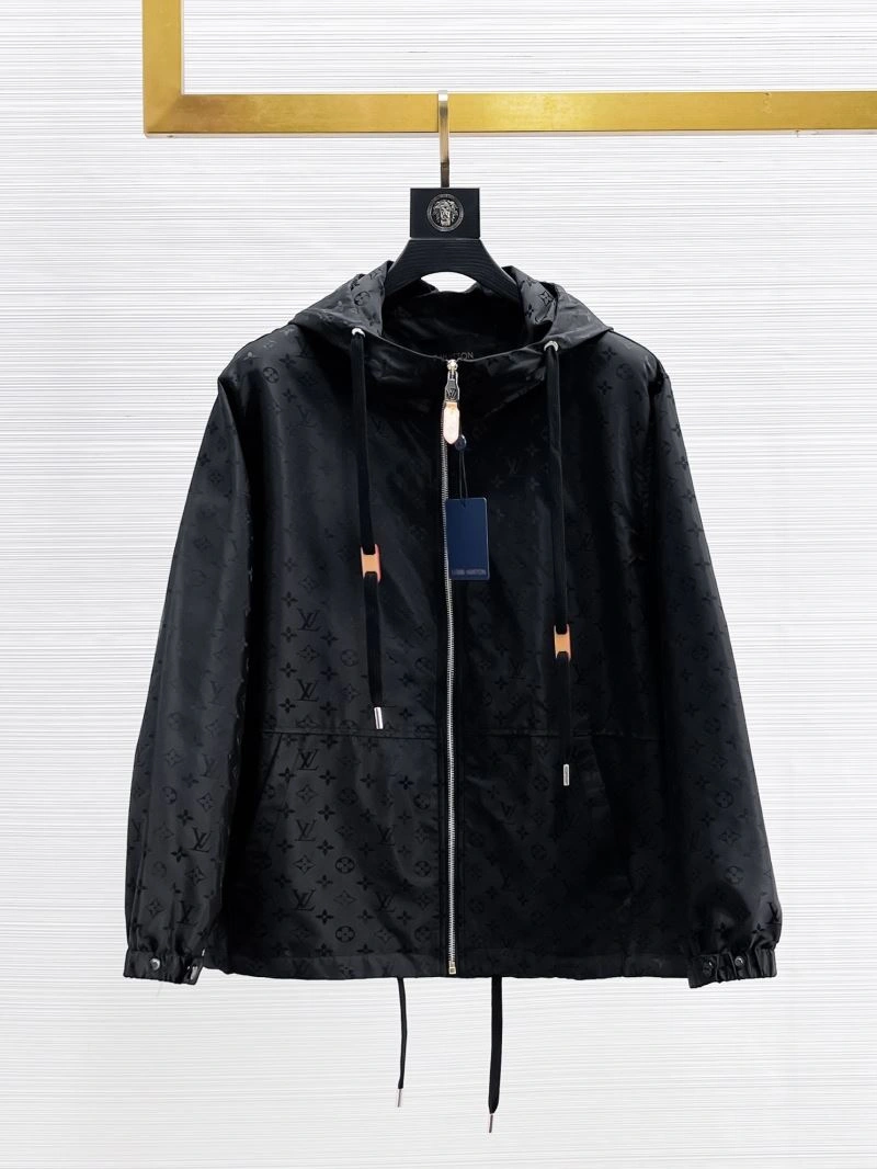 Effortless Louis Vuitton Outwear 133845