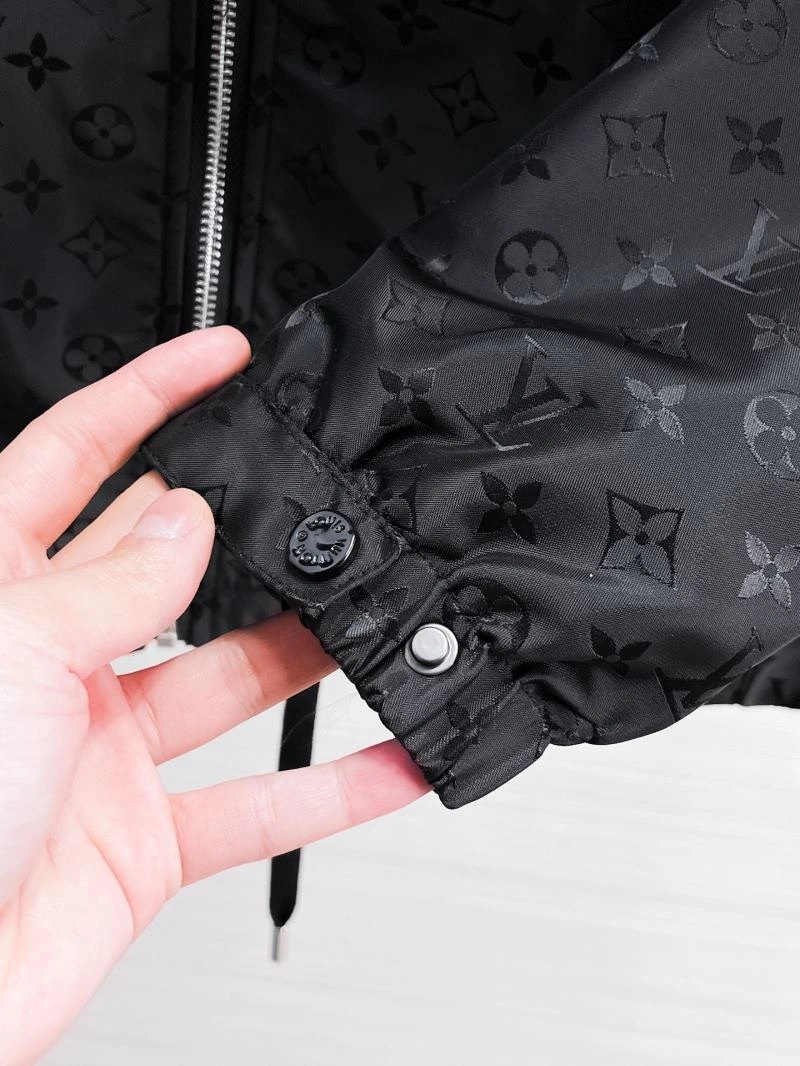 Effortless Louis Vuitton Outwear 133845