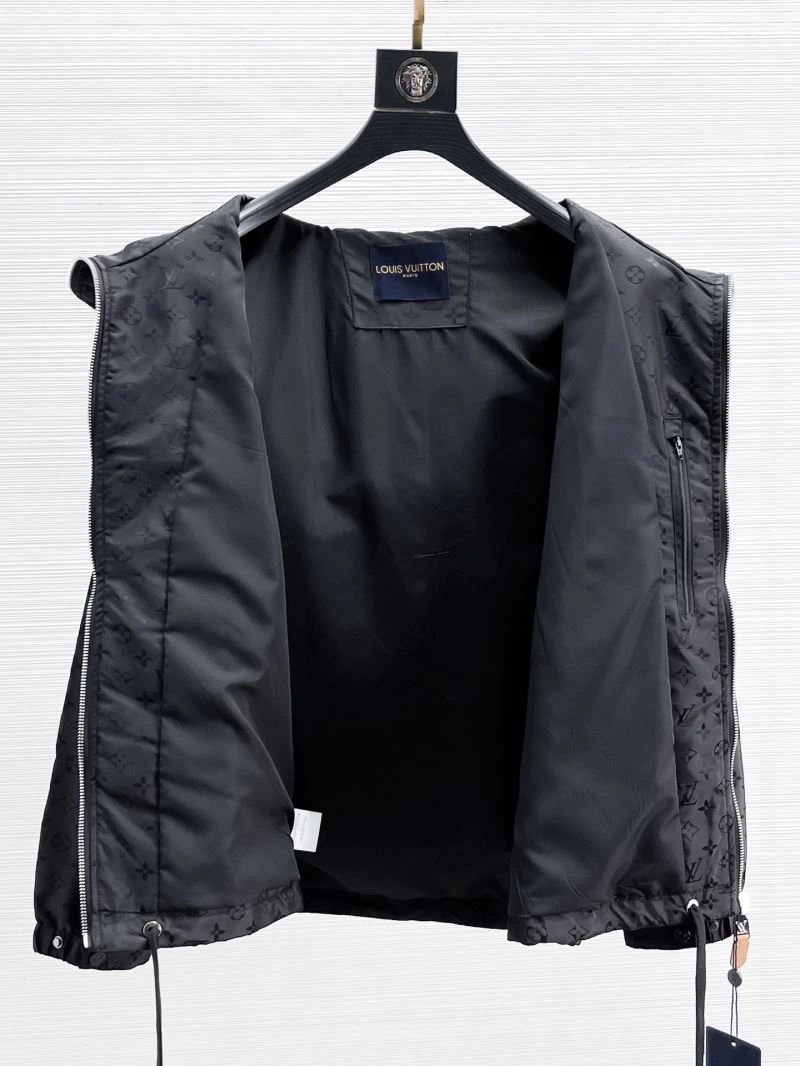 Effortless Louis Vuitton Outwear 133845