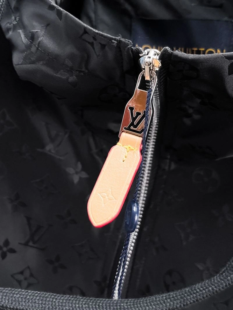 Effortless Louis Vuitton Outwear 133845