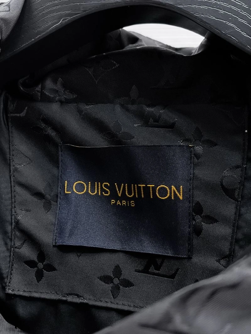 Effortless Louis Vuitton Outwear 133845