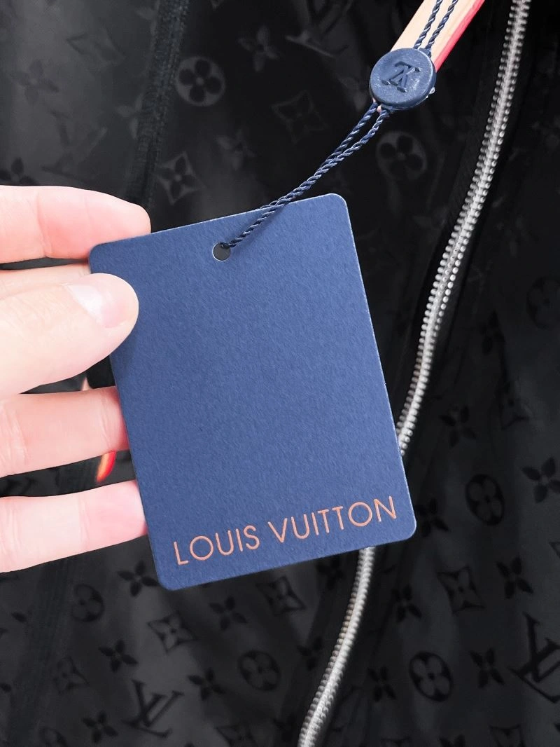 Effortless Louis Vuitton Outwear 133845