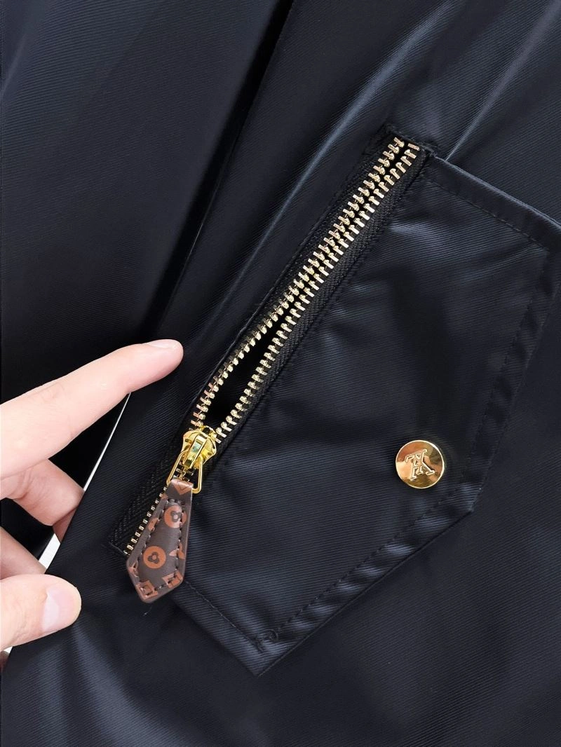 Compact Louis Vuitton Outwear 133867