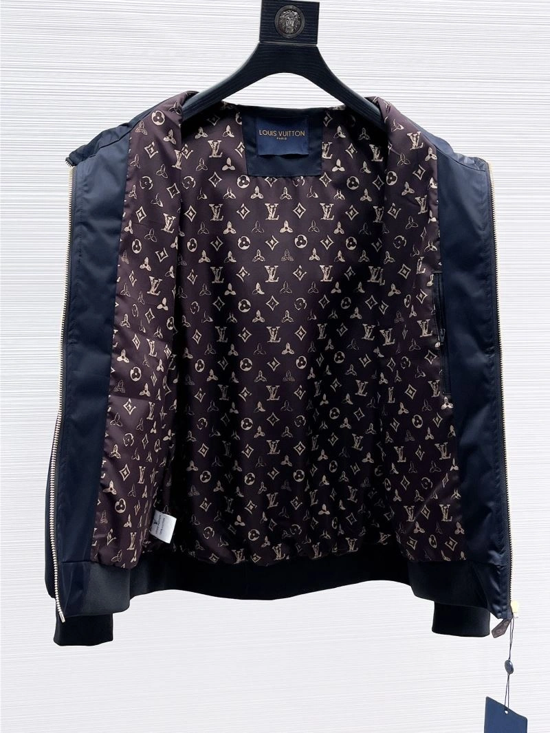 Compact Louis Vuitton Outwear 133867