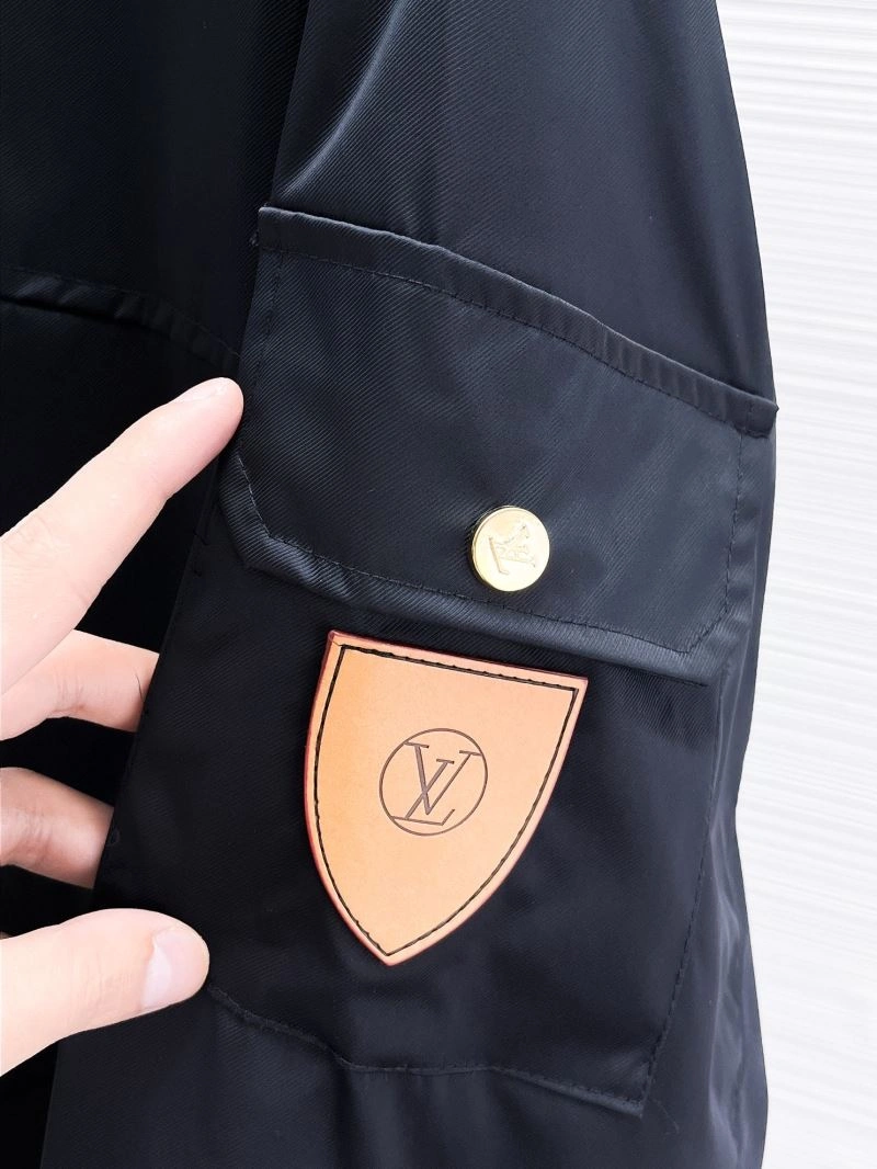 Compact Louis Vuitton Outwear 133867