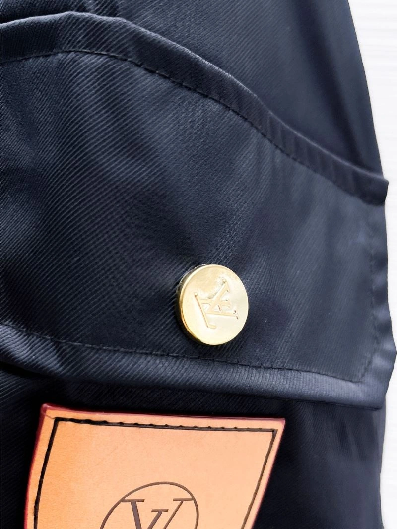 Compact Louis Vuitton Outwear 133867