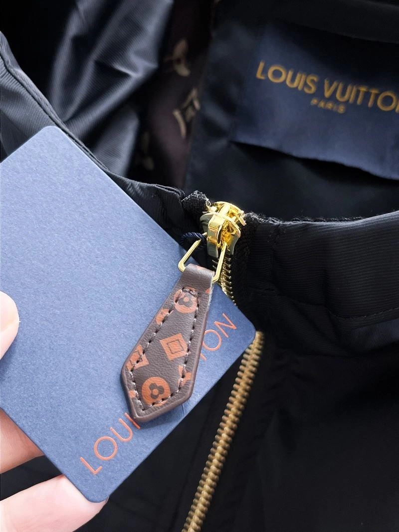 Compact Louis Vuitton Outwear 133867