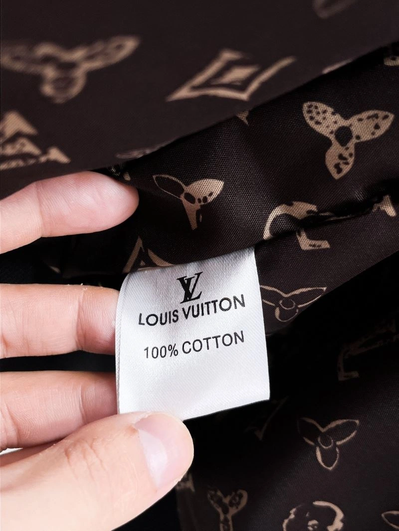 Compact Louis Vuitton Outwear 133867
